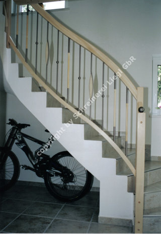 Ahorngelnder mit kombinierten Holz - Edelstahlstben