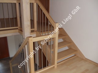 Eingestemmte Buchenholztreppe, Gelnder mit Edelstahlstben
